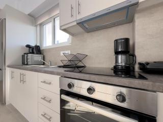 Tompazi modern apt with amazing view in Alimos - Atene - 4