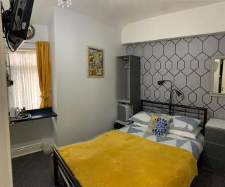 Hornby Villa B&B Couples & Families Only- Quiet Central Location- Near To Winter Gardens - 3