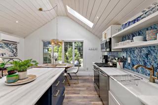 Stylish Updated Home walk to Dennis Pond Hot Tub - 7