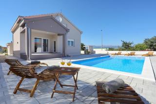 Fjaka holiday home - Pridraga - 0