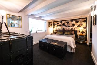 Stunning comfort and artistic boutique stay - 5