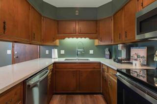 Lavish on Leeson - 7