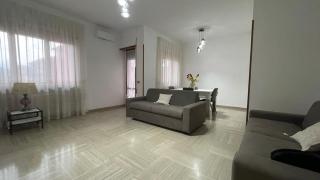 Appartamento con terrazzo - Fondi - 0