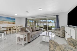 Palm Tree Oasis-3 Bedroom with Private Pool, Dog Friendly - 7