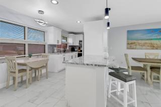 Palm Tree Oasis-3 Bedroom with Private Pool, Dog Friendly - 6