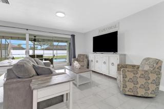 Palm Tree Oasis-3 Bedroom with Private Pool, Dog Friendly - 5