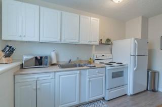 University Suite "B" - 6