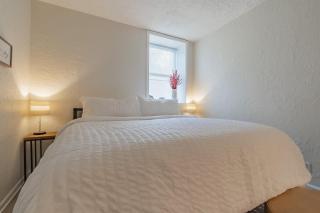 University Suite "B" - 3