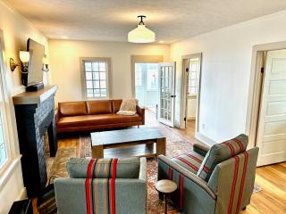 Tippecanoe Lakefront Classic Cottage - 8