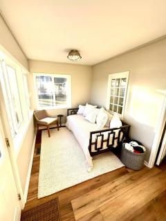 Tippecanoe Lakefront Classic Cottage - 1