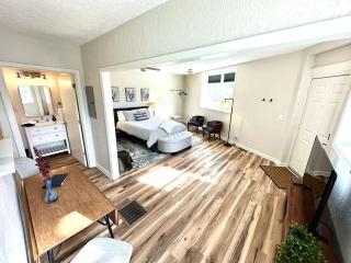 University Suite "A" - Marion - 7