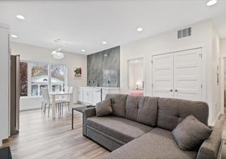 Winter @ Golden Goose: New Build, King Bed - Evansville - 2