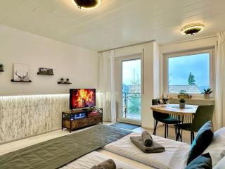 RelaxApartments BLACK FOREST NATURE mit beheiztem Indoor-Pool und Sauna - Sonnenbalkon mit Blick ins Grüne, schnelles Internet, Nähe Triberger Wasserfälle, für bis zu 2 Personen - Schönwald - 4
