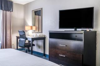 Holiday Inn Express & Suites Roanoke Rapids by IHG - Roanoke Rapids - 4