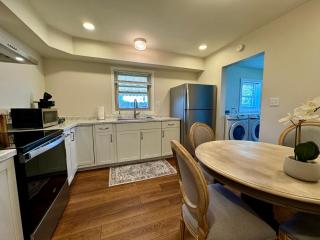 Campus Den on Poplar St - 5