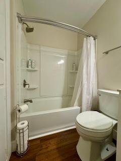 Campus Den On Poplar St - 2