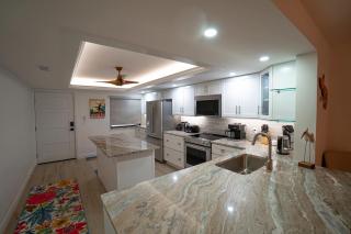 Gorgeous Residence at Pointe Santo, Fantastic Amenities, Walk Out Patio, and Direct Gulf Views - Sanibel - 3