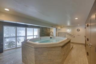 Shuttle to Vail Resort Condo with Hot Tub Access - 8