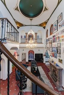 Perfect for Groups Spacious House with Essentials and Convenient Features - 2