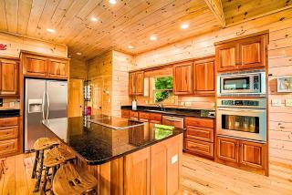 Lake Lodge Sleeps 8 Cabin, Fireplace, Views, Deck - Morganton - 2