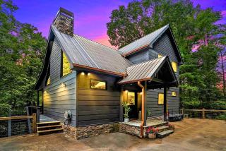 Lake Lodge Sleeps 8 Cabin, Fireplace, Views, Deck - Morganton - 9