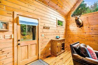 Lake Lodge Sleeps 8 Cabin, Fireplace, Views, Deck - Morganton - 5