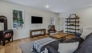 Fireplace Woods Club Access - Modern Quechee - Quechee - 3