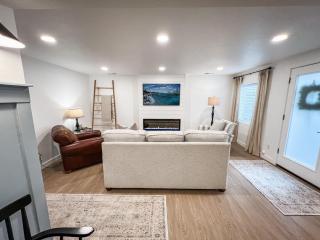 Bright & Cozy Basement Retreat - American Fork - 7