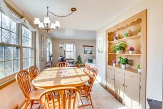 Walk to Centennial Park Apartment with Garage! - Salem - 2