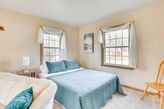 Walk to Centennial Park Apartment with Garage! - Salem - 3