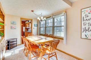 Walk to Centennial Park Apartment with Garage! - Salem - 1