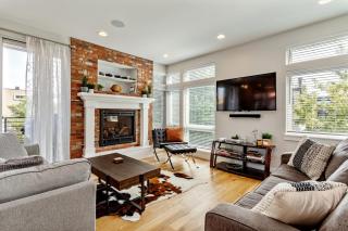 Luxury 5-Bedroom Home in LoHi - 2