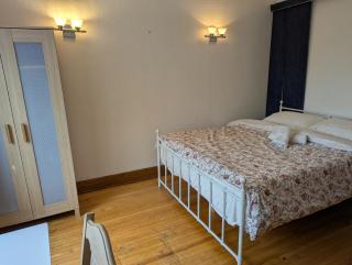 Bright room near Metro Monk station with Self Check-in - 1