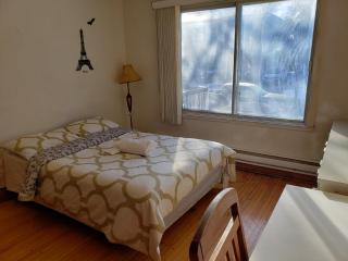 Bright room near Metro Monk station with Self Check-in - 4