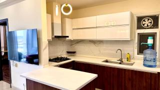 Elysium Tower Cozy 2Bhk with Netflix & City Views - Islamabad - 6