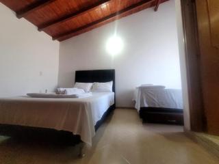 Habitacion Multiple con baño privado - 1