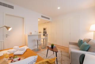 HostWise - Stylish & Bright Studio - Oporto - 1