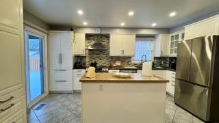Modern 4BR Home - Fully Equipped - 4