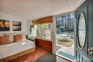 Dine Al Fresco Reedville Home with Hot Tub - 6