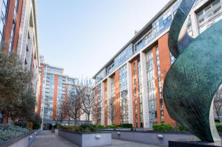 32 Ross Apartment, Canary Wharf Area - London - 2