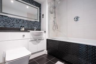 32 Ross Apartment, Canary Wharf Area - London - 3