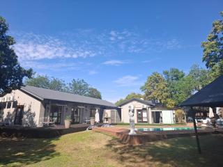 Majestic Manor Guesthouse & Coffee Shop - Bloemfontein - 8