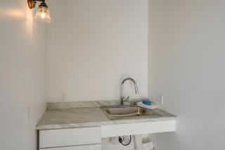 Mountain Views Minimalist California Studio - 4