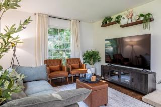 Comfy Duplex w 2 Kings Sofa Bed - Maryville - 5