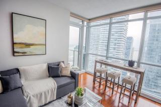 3BR Urban Gem with Scenic Balcony Views - Toronto - 5