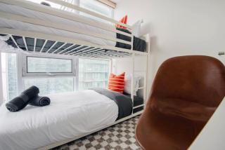 3BR Urban Gem with Scenic Balcony Views - Toronto - 1