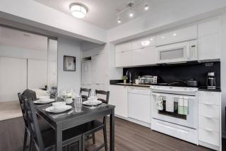 Exquisitely Furnished 1BR Suite in DWTN Toronto - 8