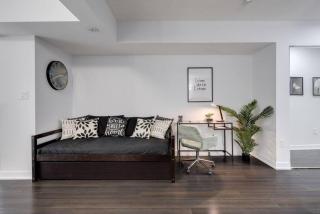 Exquisitely Furnished 1BR Suite in DWTN Toronto - 7