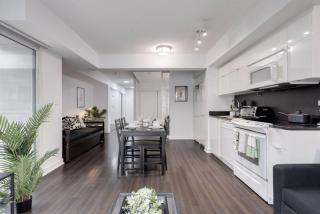Exquisitely Furnished 1BR Suite in DWTN Toronto - 2