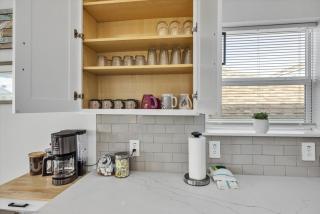 Newly remodeled home minutes from cruise terminal - Galveston - 1